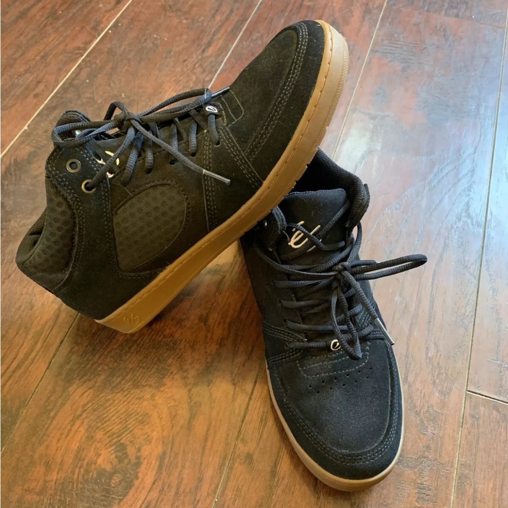 és Skate Shoes - Navy Blue / Tan - Size 8 Men’s US - Mid Top Lace Up Like New